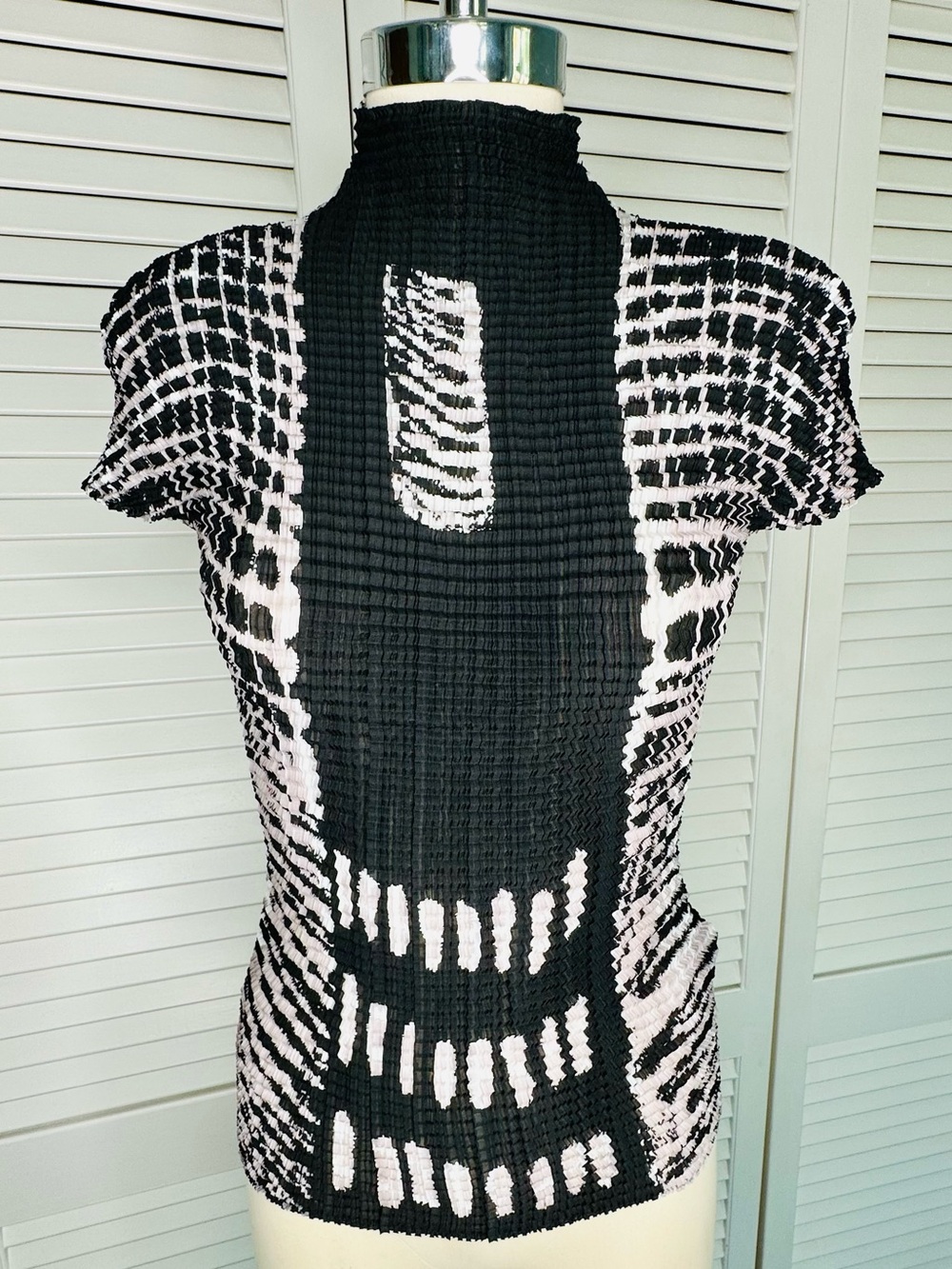Issey Miyake me Cauliflower Top for Bergdorf Goodman Black - Size Medium